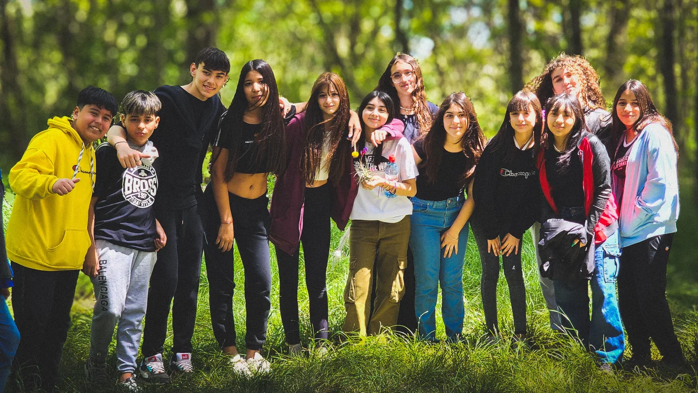 Grupo compartiendo una experiencia en la reserva de BioHuellas